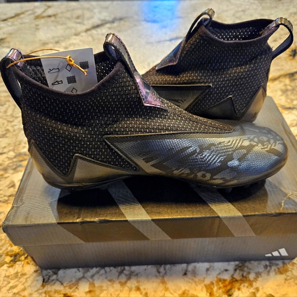 4 1/2Y Freak Spark J 23 Black and Purple Soccer Cleats